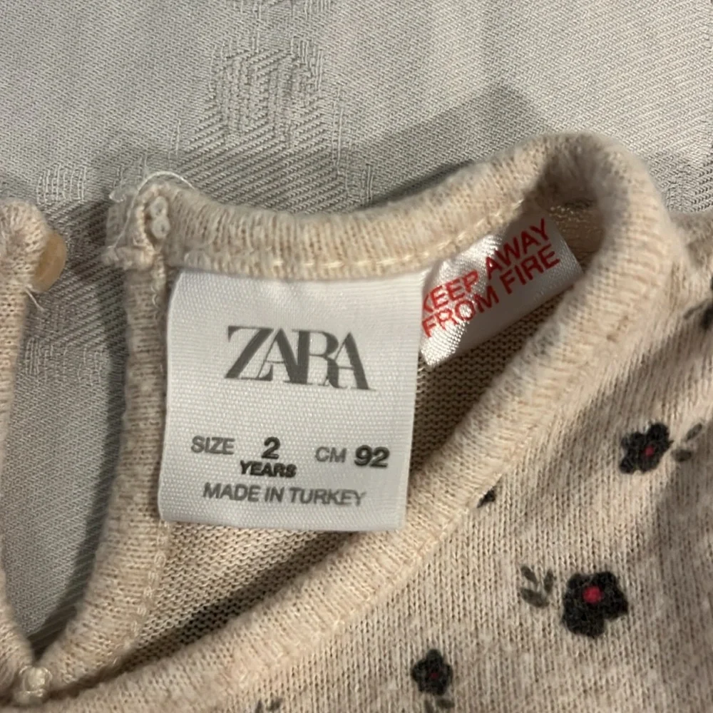 Zara size 2 Floral Dress with ruffle detail